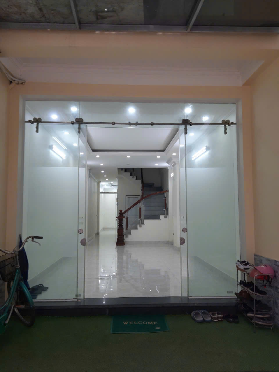 Siêu rẻ Mặt bằng tầng 1, 2 làm Văn phòng, KD online Cù Chính Lan, 70m2 x 2 tầng, 13 Triệu - Ảnh chính